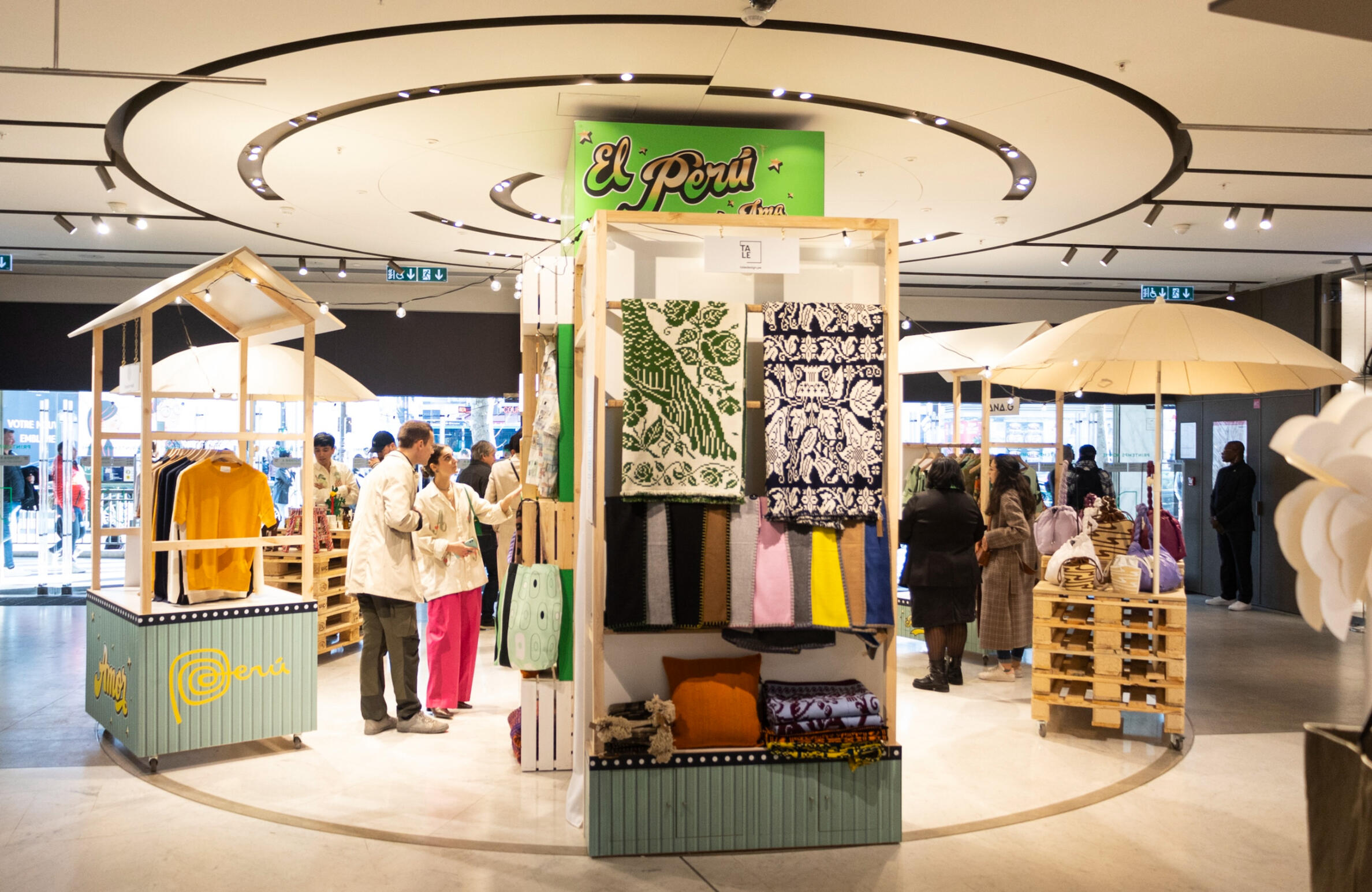 Espace circulaire au rez-de-chaussée du Printemps Haussmann