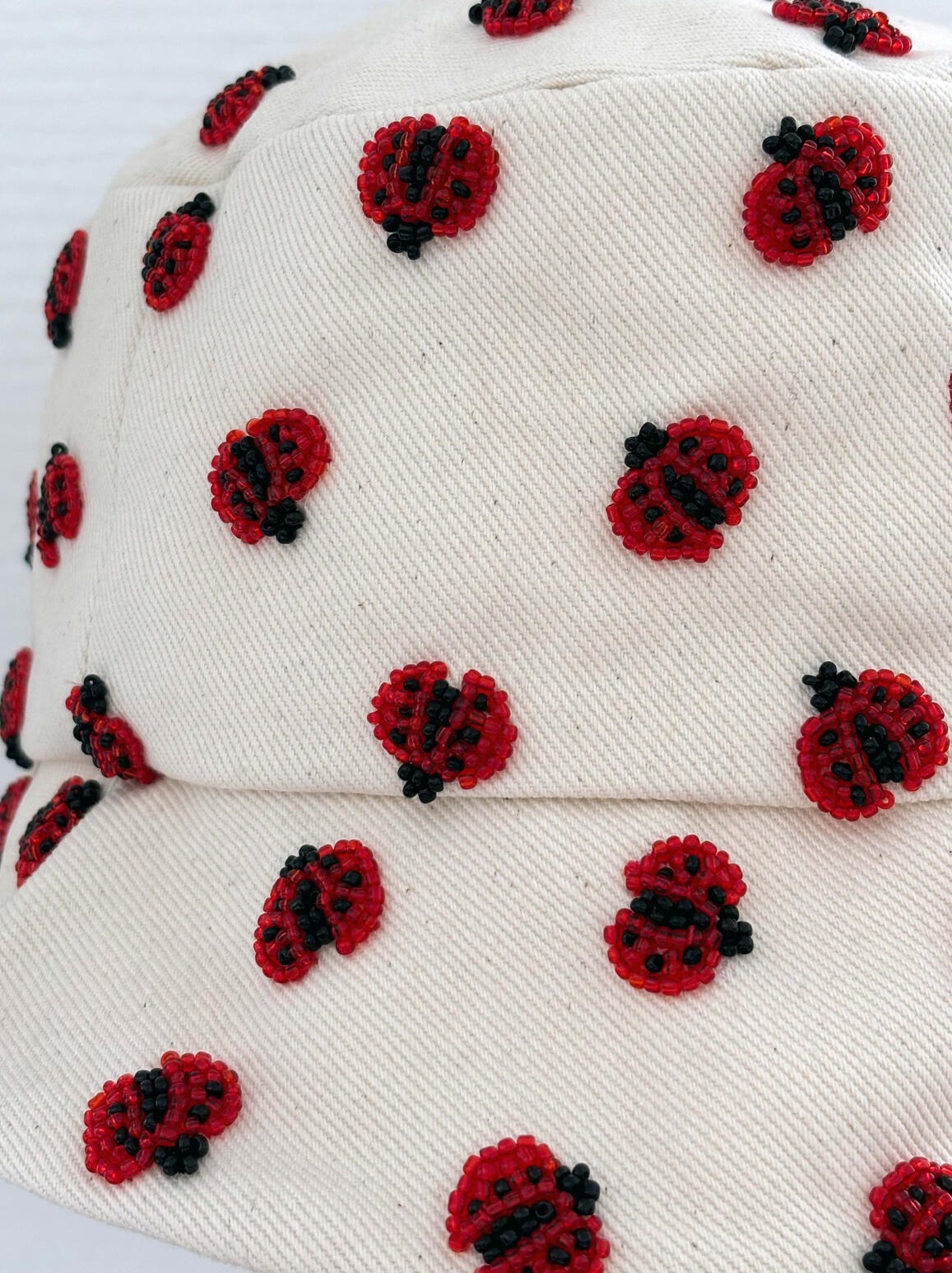 Broderie faite main - Initiatives